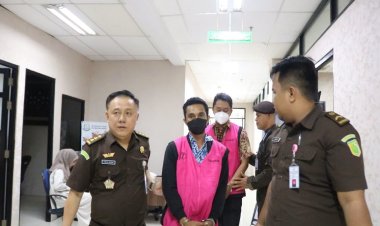 TERSANGKA PENGELAPAN DANA BOK UPTD PUSKESMAS ELLA HILIR  KABUPATEN MELAWI DITAHAN JAKSA