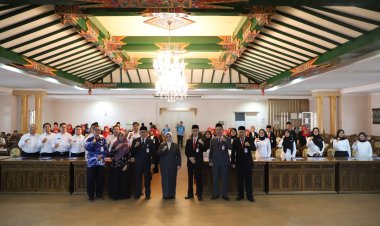 Bupati Serahkan SK CPNS dan Lantik Pengawas Sekolah