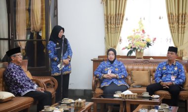 Bupati Serahkan Bantuan untuk Korban Tanah Longsor Desa Pakisarum