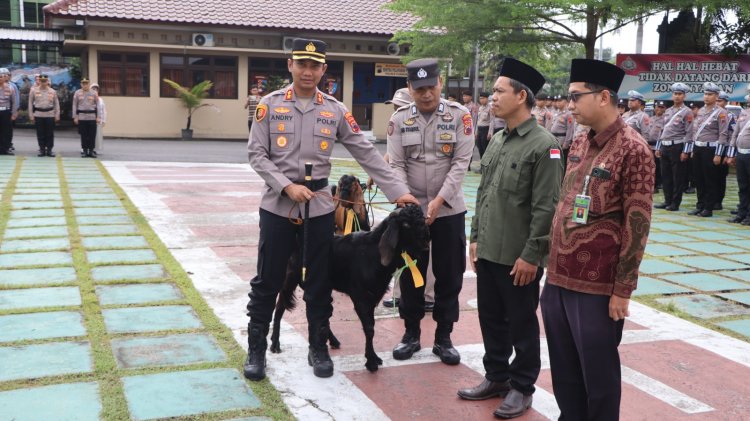 Kapolres Purworejo Serahkan Hewan Kurban kepada Masyarakat, Wujud Kepedulian di Hari Raya Idul Adha