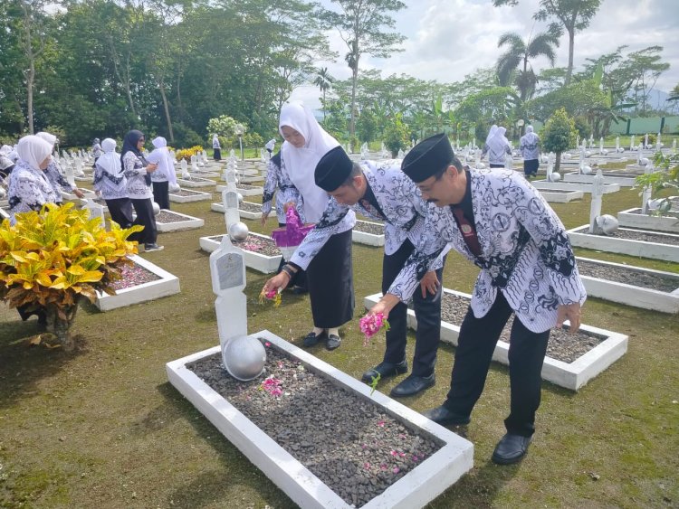 Hari Guru Nasional 2025 Purworejo: Tabur Bunga, Upacara Meriah, dan Kabar Gembira untuk Guru Honorer