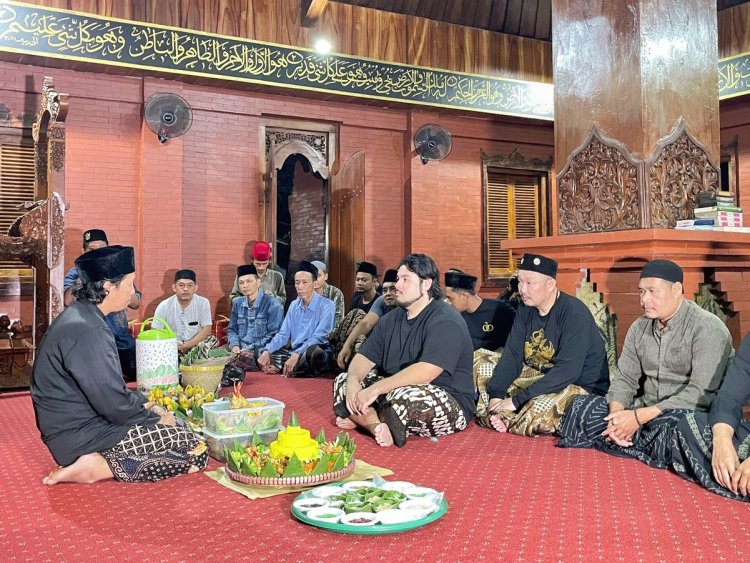 Dari Jepang ke Purworejo: Perjalanan Spiritual Teiji dan Leon Memeluk Islam di Indonesia